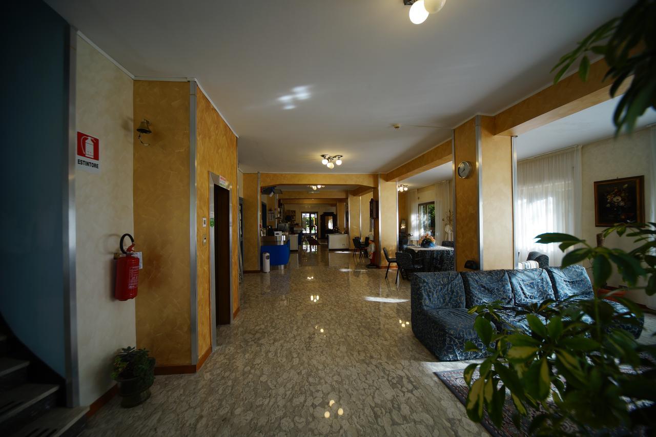 King Hotel Ф'юджі Екстер'єр фото